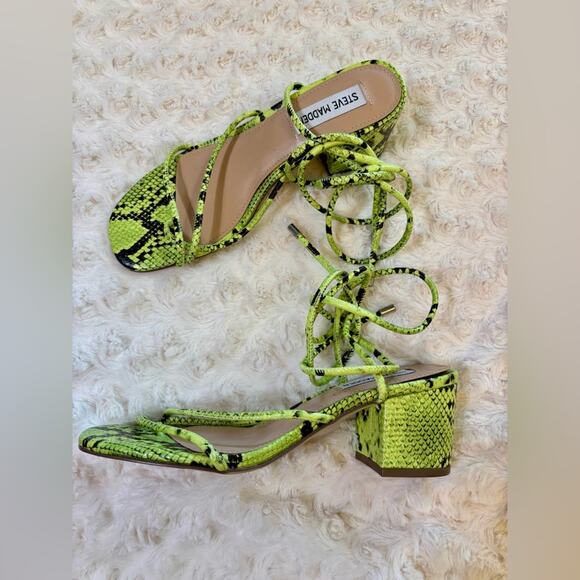 Steve Madden NEW Impressed Neon Green Snakeskin Strappy Low Block Heel 7 - Picture 2 of 5